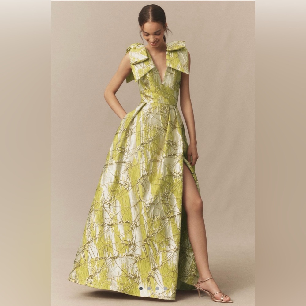 *NWT* Mac Duggal Lemon Green Metallic V-Neck Maxi Gown